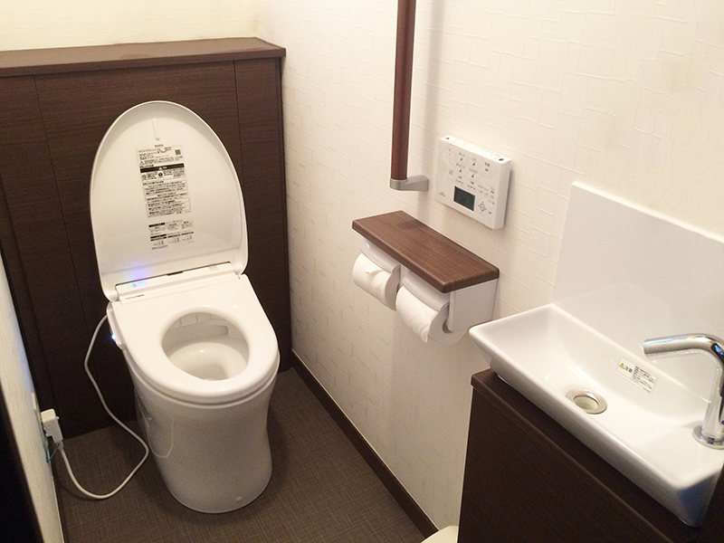 【ダイク株式会社】落ち着いた空間のトイレに一新♪