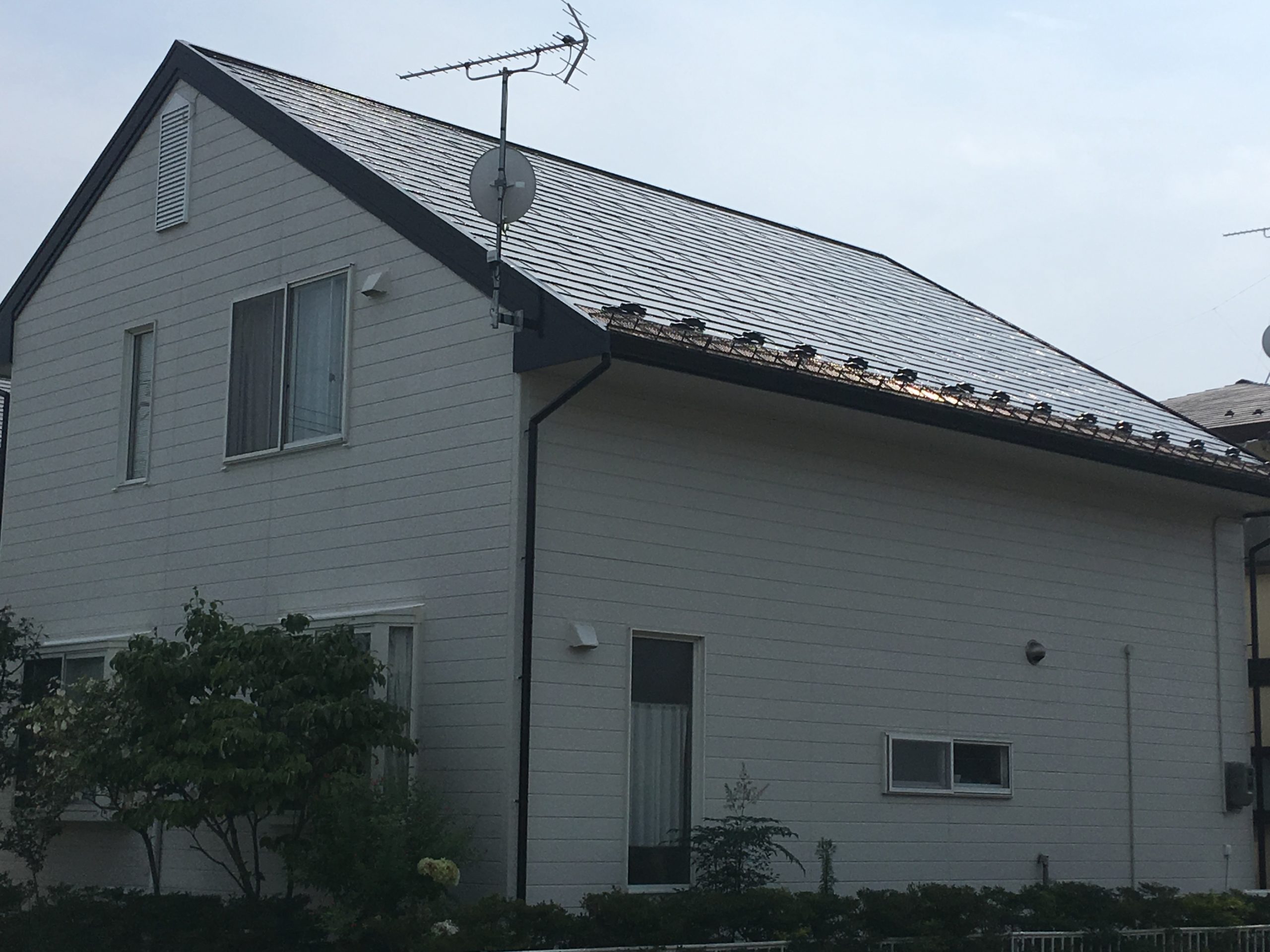 屋根を工事してピカピカに✨ 無機塗料で長持ち快適！