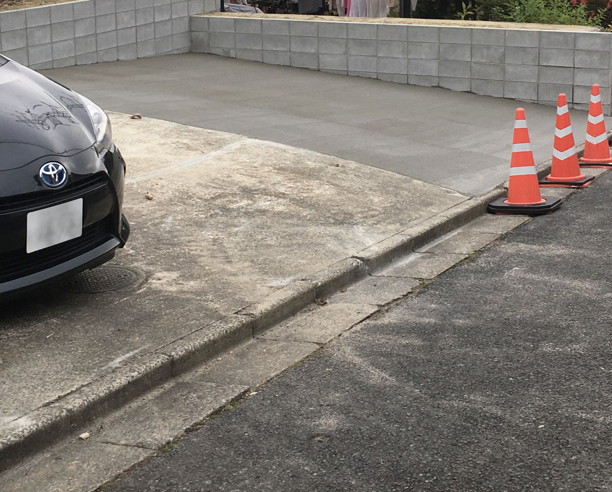 植栽も整えて広々駐車場へ🚗エクステリアリフォーム