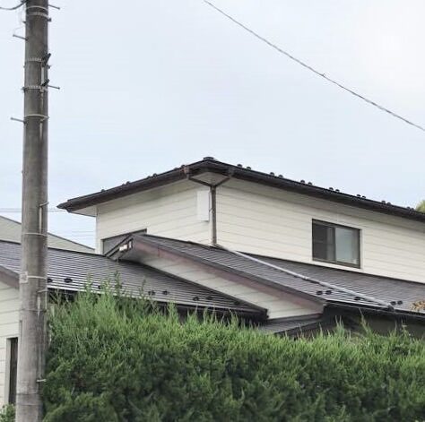 瓦屋根から耐久性の高い屋根にリフォーム😄✨