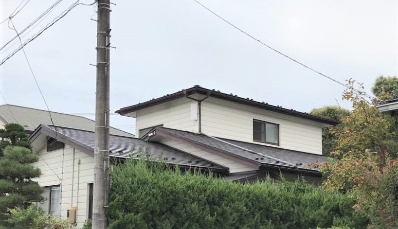 瓦屋根から耐久性の高い屋根にリフォーム😄✨