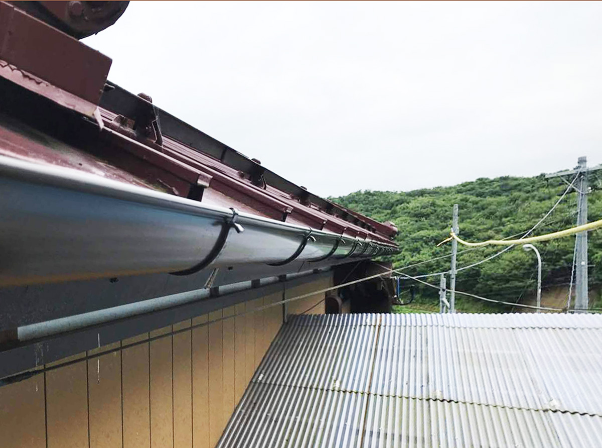 火災保険を利用し、歪みの気になる雨樋を修繕✨