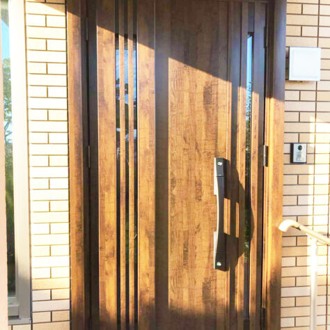 玄関ドア改修工事で結露しにくく明るい玄関に🚪✨