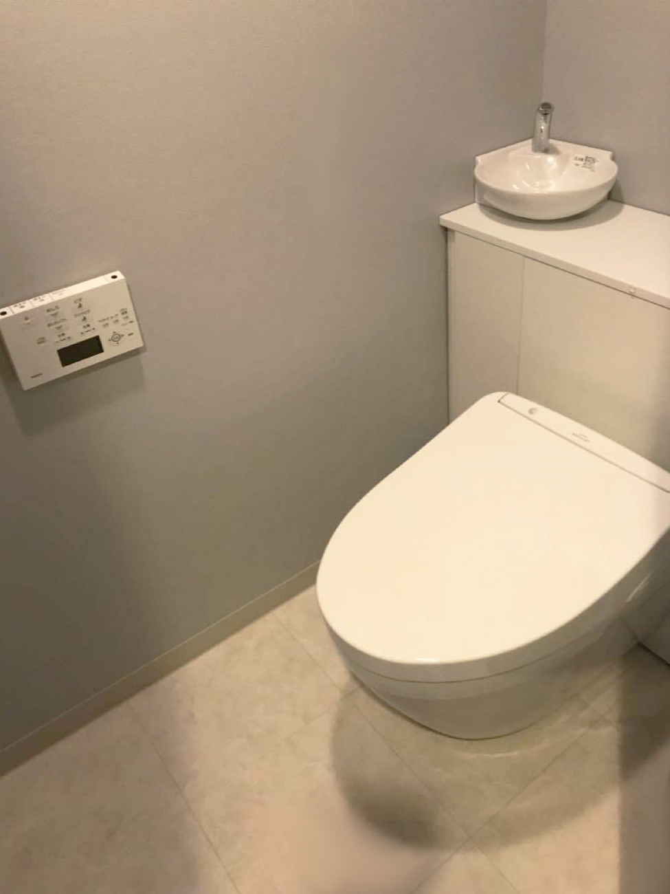 フローティングタイプで掃除しやすい！快適なトイレリフォーム🚽