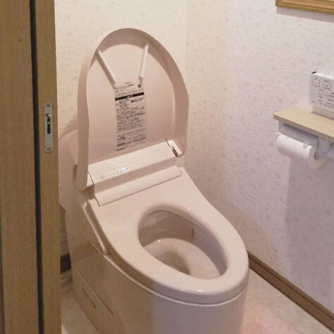 継ぎ目の少ない一体型トイレにリフォーム！ 見た目すっきり✨