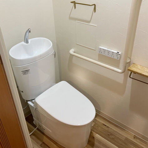 お掃除簡単の節水トイレへ🚽内装も含めてお洒落にリフォーム✨