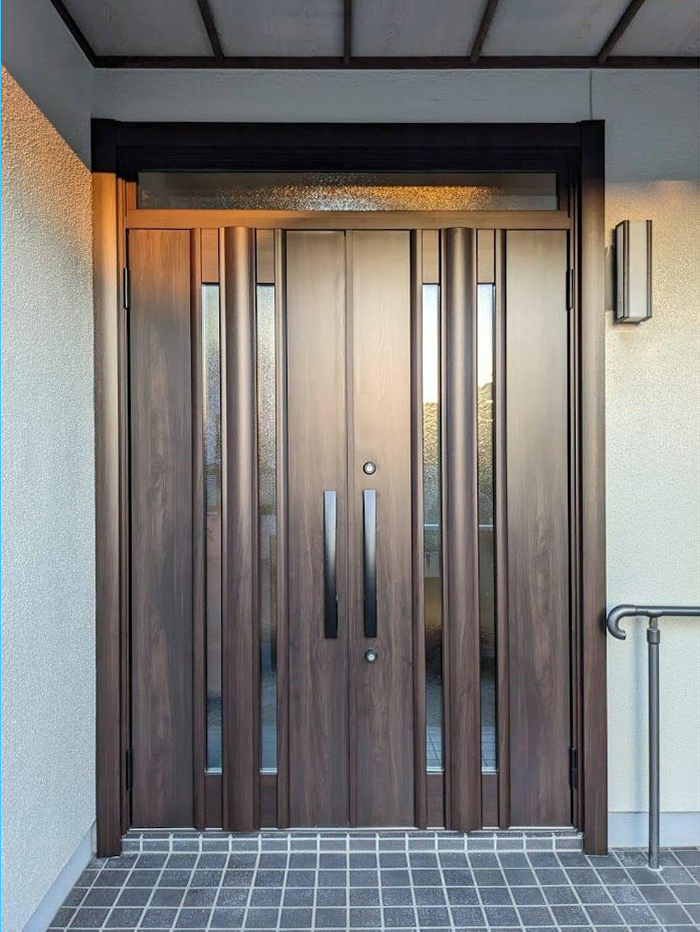 断熱仕様の玄関ドア🚪で玄関まわりの寒さが解消！😊