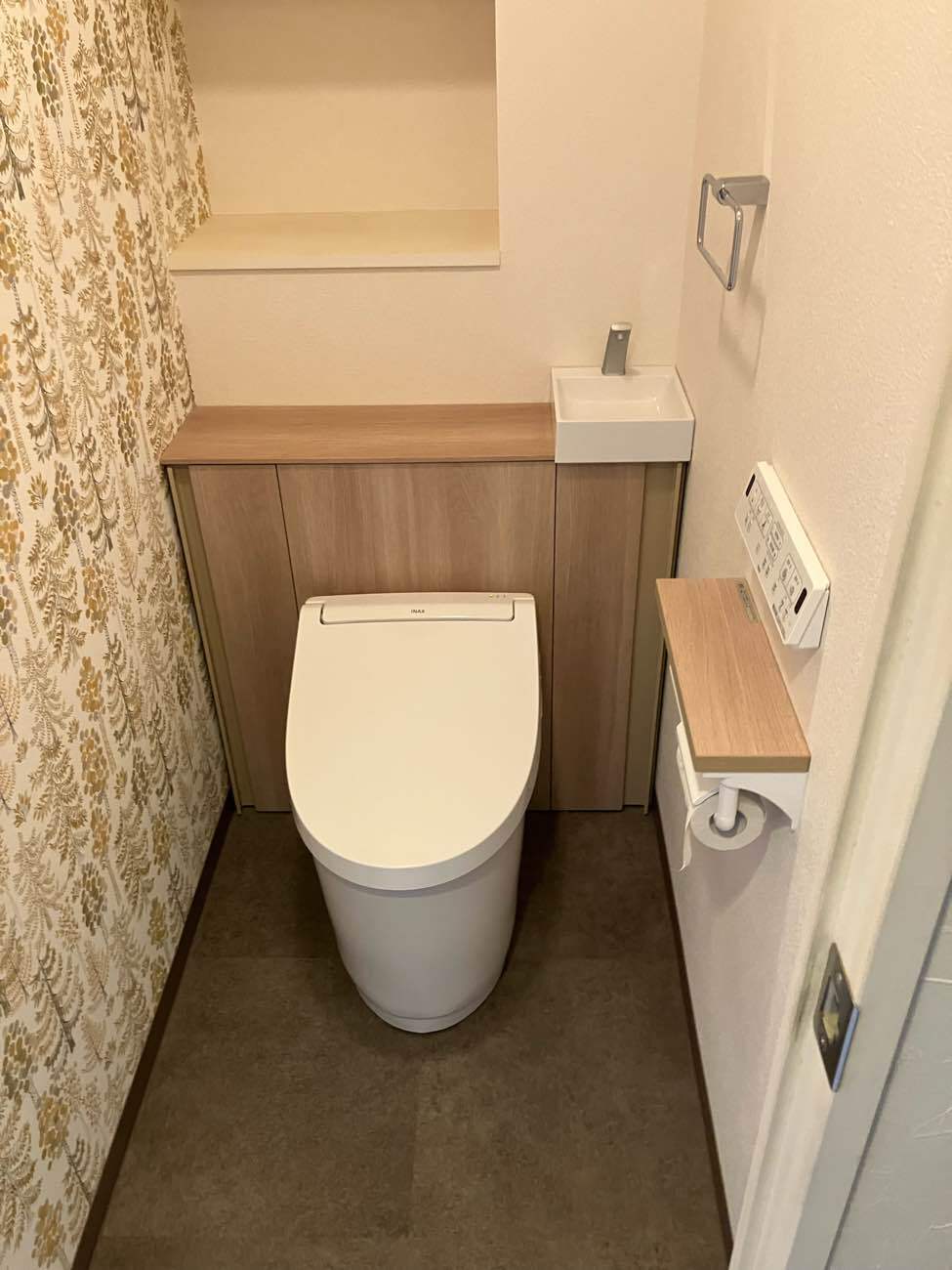 隠せてすっきり見せる！洗面・トイレ交換工事