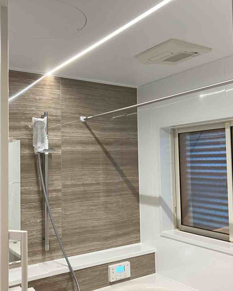 縦ライン照明で明るく💡浴室改修工事