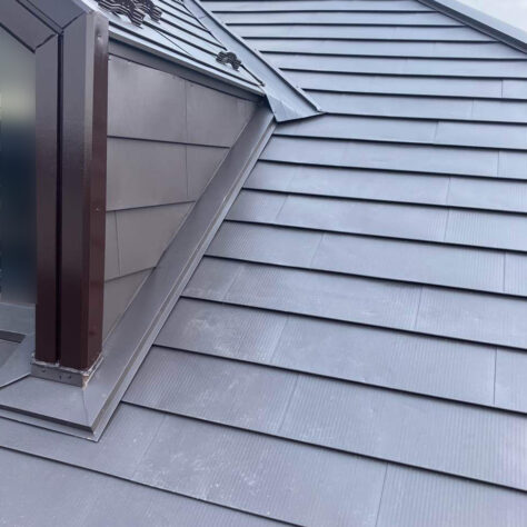 重ねて工期短縮👌屋根カバー工事