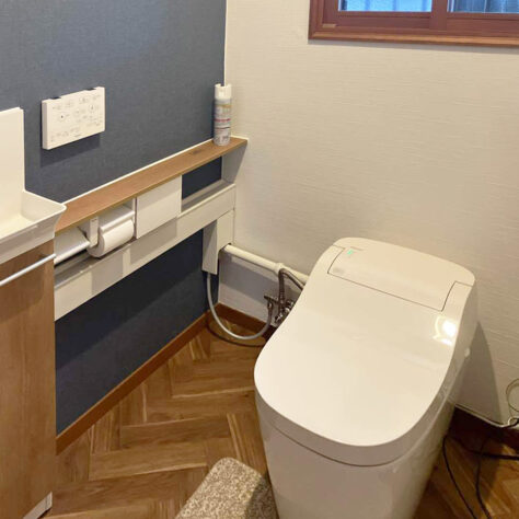 こだわりの紺色のクロス🔵トイレ交換工事