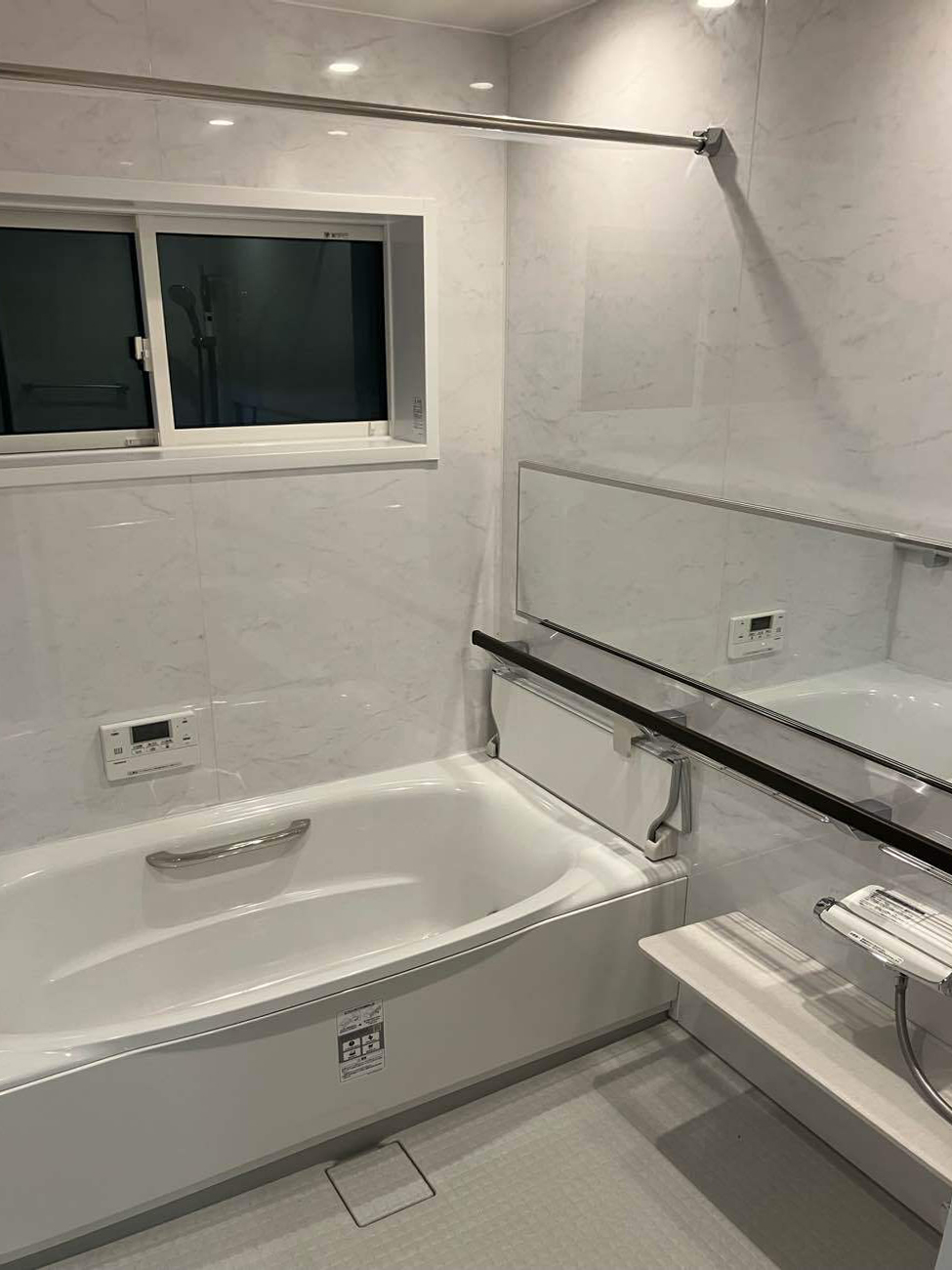 手すり設置でバリアフリー🛁浴室改修工事